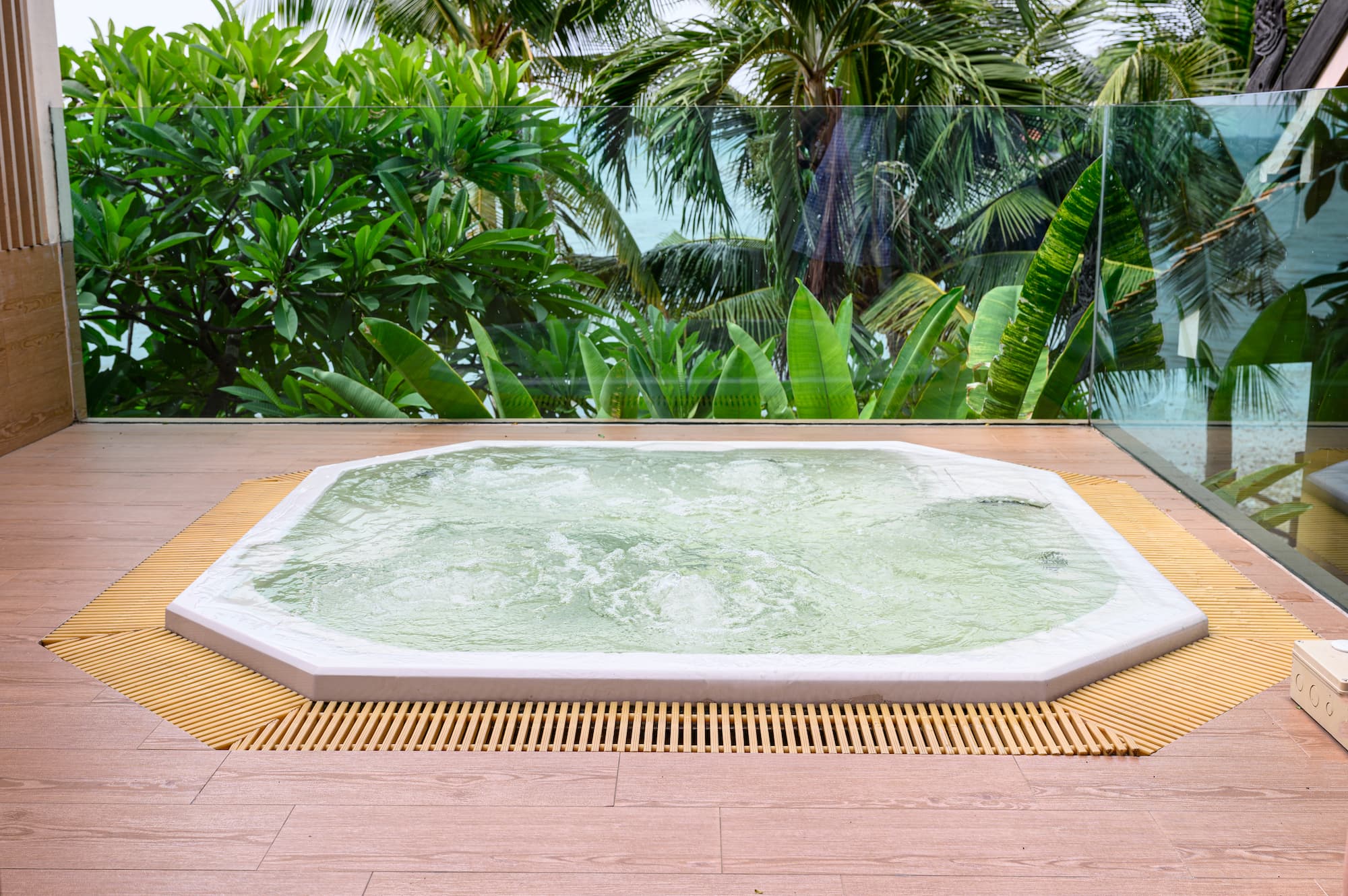 COURTIER_EN_TRAVAUX_SPA | Atari compagnie artisans Entreprise du bâtiment pour la pose de piscines et spas dans le secteur de Saint-Julien-en-Genevois et du pays de Gex Rumilly 0